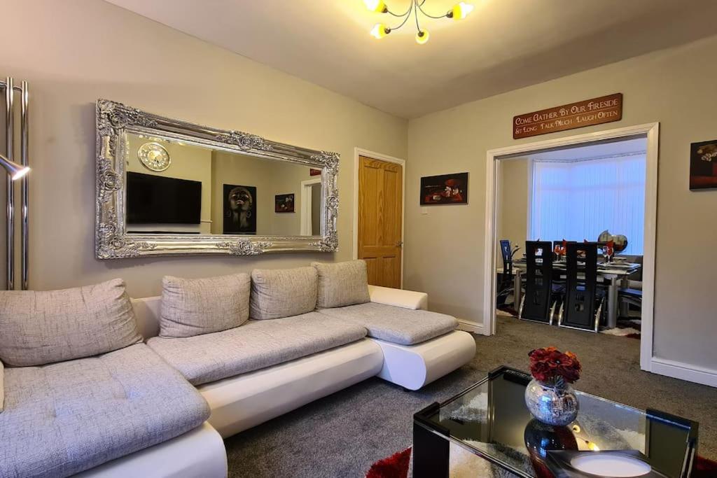 Stunning Holiday Home. Free Parking. Manchester Dış mekan fotoğraf