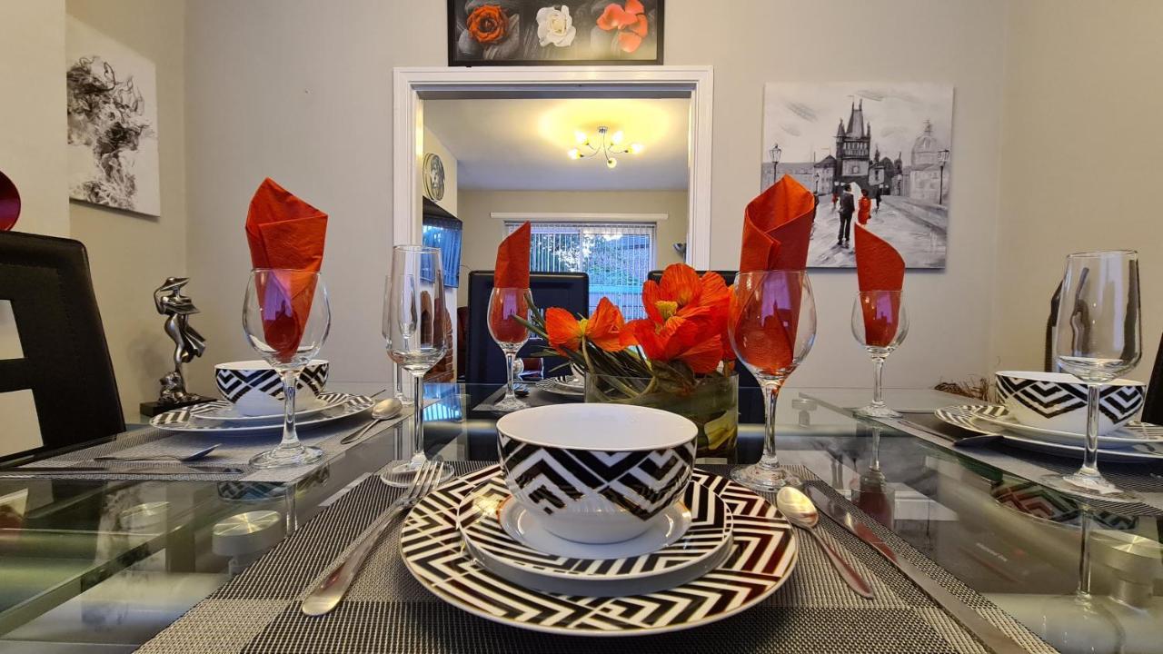 Stunning Holiday Home. Free Parking. Manchester Dış mekan fotoğraf