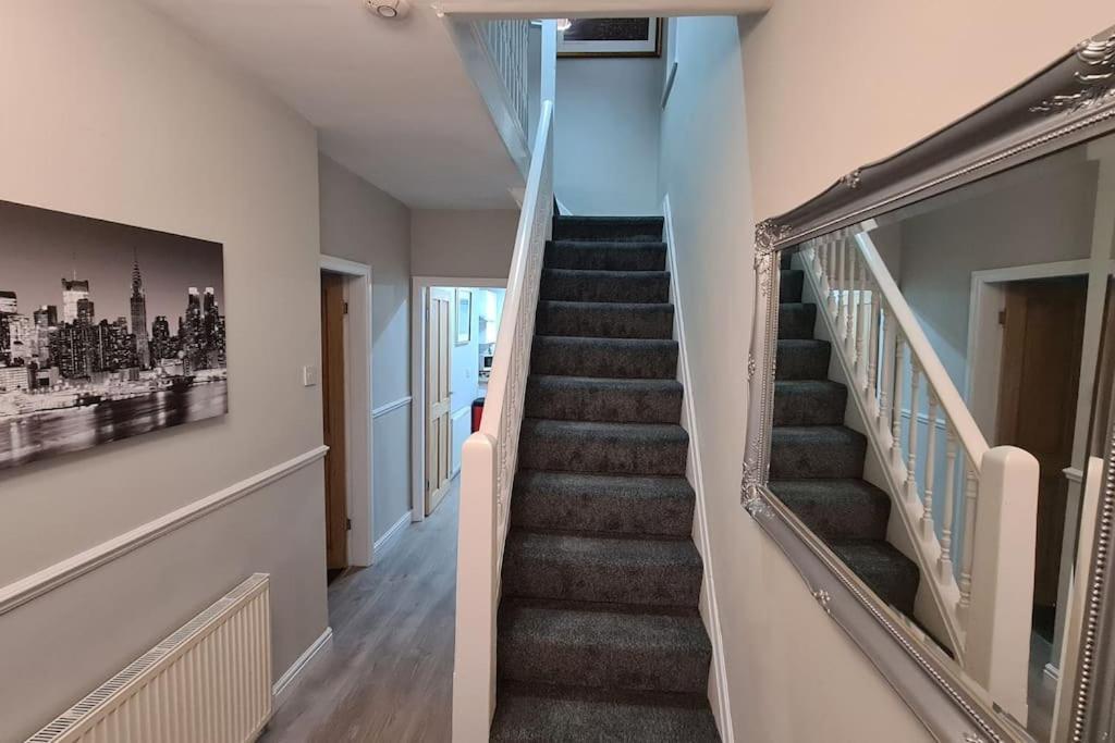 Stunning Holiday Home. Free Parking. Manchester Dış mekan fotoğraf