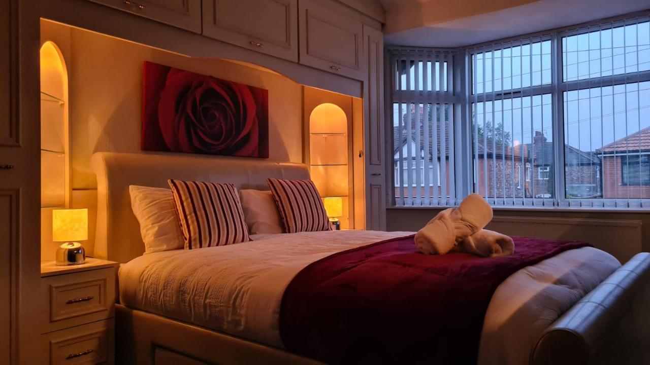 Stunning Holiday Home. Free Parking. Manchester Dış mekan fotoğraf
