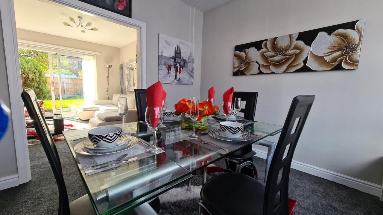 Stunning Holiday Home. Free Parking. Manchester Dış mekan fotoğraf
