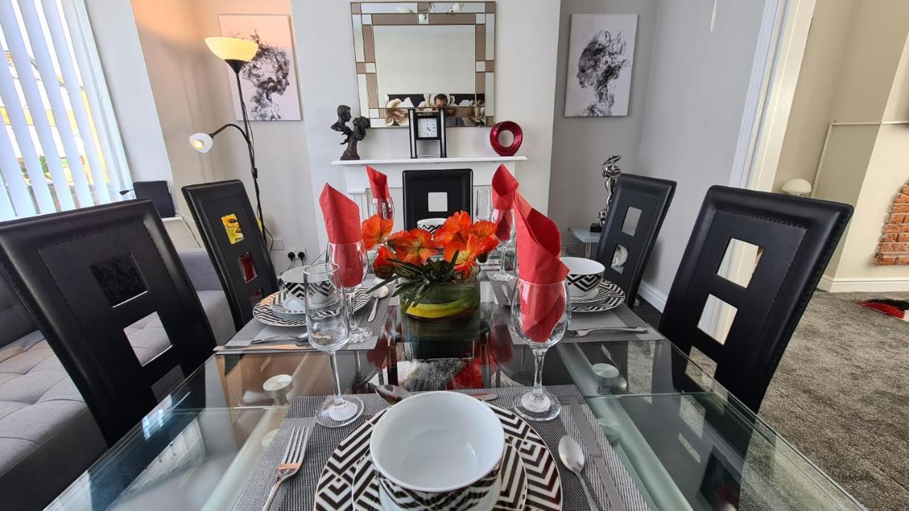 Stunning Holiday Home. Free Parking. Manchester Dış mekan fotoğraf